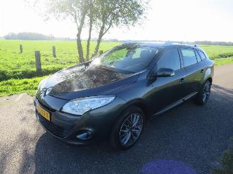 Auto incidentate Renault Mégane 1.6 102pk Expression Navigatie Airco  parkeerschade 2011/2
