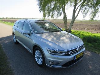 krockskadad bil auto Volkswagen Passat 1.4 TSI GTE 156 pk Aut  Hybride Benzine Electrich  Connected Series Plus[ nieuw nieuw staat 2016/11