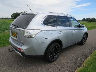 Unfallwagen Mitsubishi Outlander 2.0 HPEV 4X4 PLUG IN  HYBRIDE EXECUTIVE X LINE EDITION 2015  CAMERA 2015/10