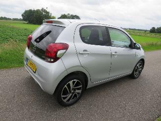 škoda osobní automobily Peugeot 108 1.2 VTI Allure  192.000km  Orgineel Navigatie  Airco  2014 schadevrij 2014/8