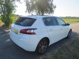 Schadeauto Peugeot 308 1.2 110pk Pure Tech Style 116.000km Navigatie Camera airco Clima   splinter nieuwe d riem 2015/7