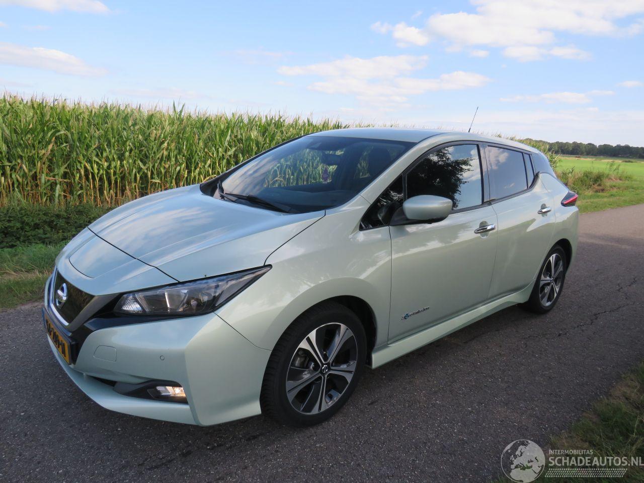 Nissan Leaf 2.ZERO EDITION 40 kWh Elektrisch Automaat Camera Stoelverwarming Navigatie schadevrij