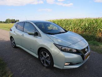 Auto incidentate Nissan Leaf 2.ZERO EDITION 40 kWh Elektrisch Automaat Camera Stoelverwarming Navigatie schadevrij 2018/4
