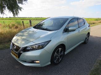 skadebil auto Nissan Leaf 2.ZERO EDITION 40 kWh Elektrisch Automaat Camera Stoelverwarming Navigatie schadevrij 2018/4