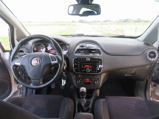 Fiat Punto Evo 0.9 Twin Air Lounge 140.000km nap Parkeerschade topstaat picture 3