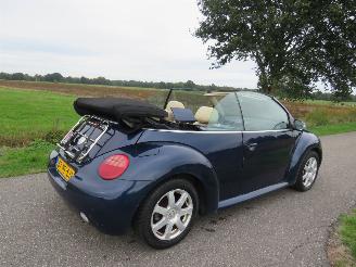 Unfallwagen Volkswagen Beetle 2.0 116pk New Beetle Cabriolet Leer Stoelverwarming parkeerschade 2013/10