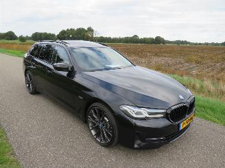 Vaurioauto  passenger cars BMW 5-serie 520 e Automaat  Business Edition Plus [ nieuwste type Hybrid Elektriciteit 2022 vol optie 2022/9