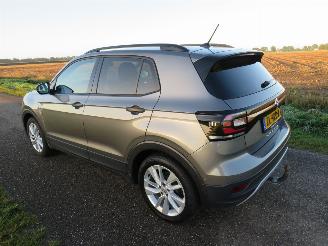 Damaged car Volkswagen T-Cross 1.0 TSi Life 95pk Euro 6 Camera Navigatie clima sportstoelen  enz enz 2019/11