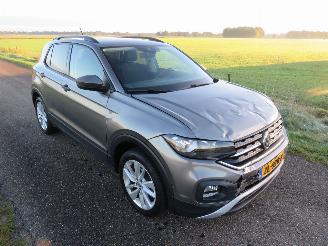 damaged passenger cars Volkswagen T-Cross 1.0 TSi Life 95pk Euro 6 Camera Navigatie clima sportstoelen  enz enz 2019/11