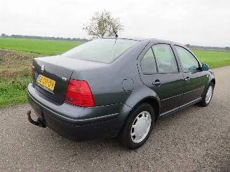 Damaged car Volkswagen Bora 2.3 V5 Highline Sedan 213000 Airco  Topstaat 1999/10