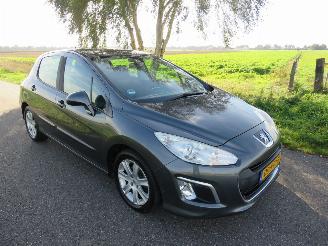 Schadeauto Peugeot 308 1.6 VTi 121 PK 5drs 190.000km Nap Airco 5Drs 2011/5