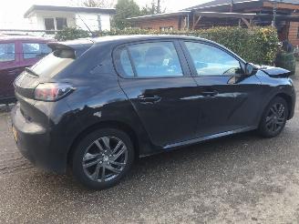 damaged passenger cars Peugeot 208 208 1.2 PureTech Active Pack 2021/6