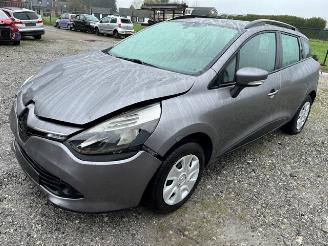 damaged passenger cars Renault Clio station 2013/8