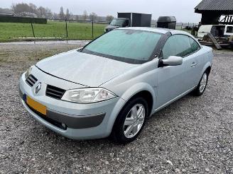 damaged passenger cars Renault Mégane coupe cabrio automaat 2004/1