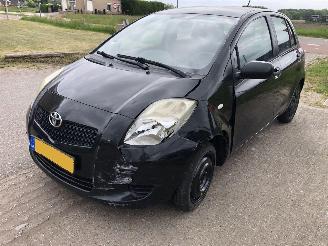 uszkodzony samochody osobowe Toyota Yaris 1.0 VVTI 2007/4