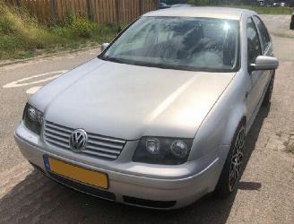 Coche accidentado Volkswagen Bora 1.6 1999/3