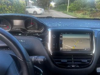 Peugeot 208 1.2 PURE URBAN SOUL picture 10
