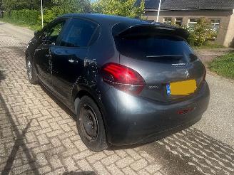 Peugeot 208 1.2 PURE URBAN SOUL picture 4