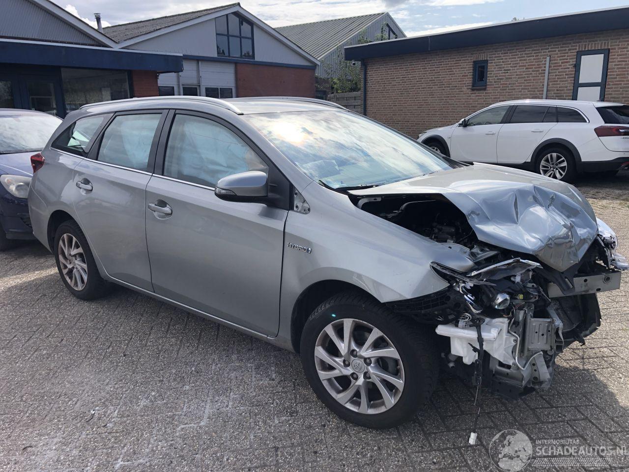 Toyota Auris Touring Sports 1.8 hybrid black edition