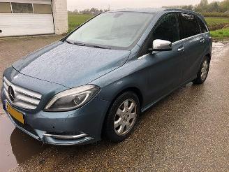 skadebil auto Mercedes B-klasse 180cdi 2014/6