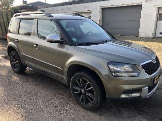 krockskadad bil auto Skoda Yeti Skoda Yeti Outdoor 1.2 TSI Adventure 2015/1