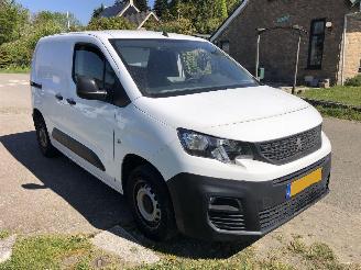 krockskadad bil bedrijf Peugeot Partner Partner 1.5 BlueHDI Premium 2021/9