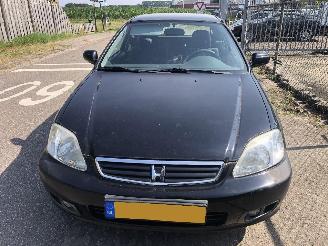 damaged passenger cars Honda Civic civic 3 deurs 1.4 automaat 1999/3