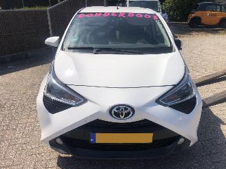 uszkodzony samochody osobowe Toyota Aygo Aygo 1.0 VVT-i x-joy 2021/3