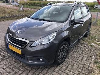 Vaurioauto  passenger cars Peugeot 2008 2008 1.2 PureTech Active 2015/11