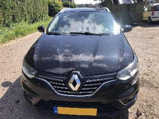 Auto incidentate Renault Mégane Mégane Estate 1.2 TCe Bose 2017/3
