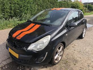 damaged passenger cars Opel Corsa 1.2 16 v berlin 2013/8