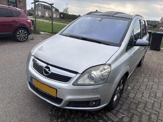 Schadeauto Opel Zafira 2.2 cosmo 2005/11