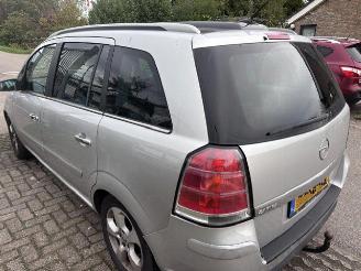 Opel Zafira 2.2 cosmo picture 4