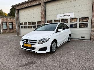 skadebil auto Mercedes B-klasse 220d Ambition Automaat Navi Cruise 106150 Km NAP ! 2018/10