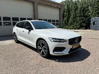 krockskadad bil auto Volvo V-60 2.0 B3 Momentum Navi Clima Cruise NAP ! 2021/1