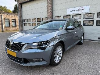 Schadeauto Skoda Superb 1.5 TSI ACT Automaat Navi Clima Cruise 2019/7