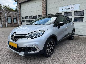 Vaurioauto  passenger cars Renault Captur 1.3 TCe Initiale Paris Automaat Navi Clima 45766 Km ! 2019/2