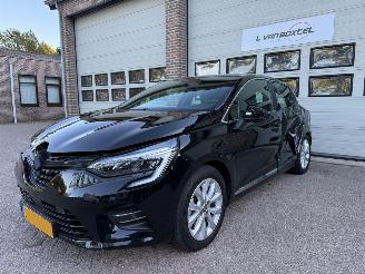 Voiture accidenté Renault Clio 1.6 E-Tech Hybrid 140 Intents Automaat Navi Clima 55291 Km NAP ! 2021/5