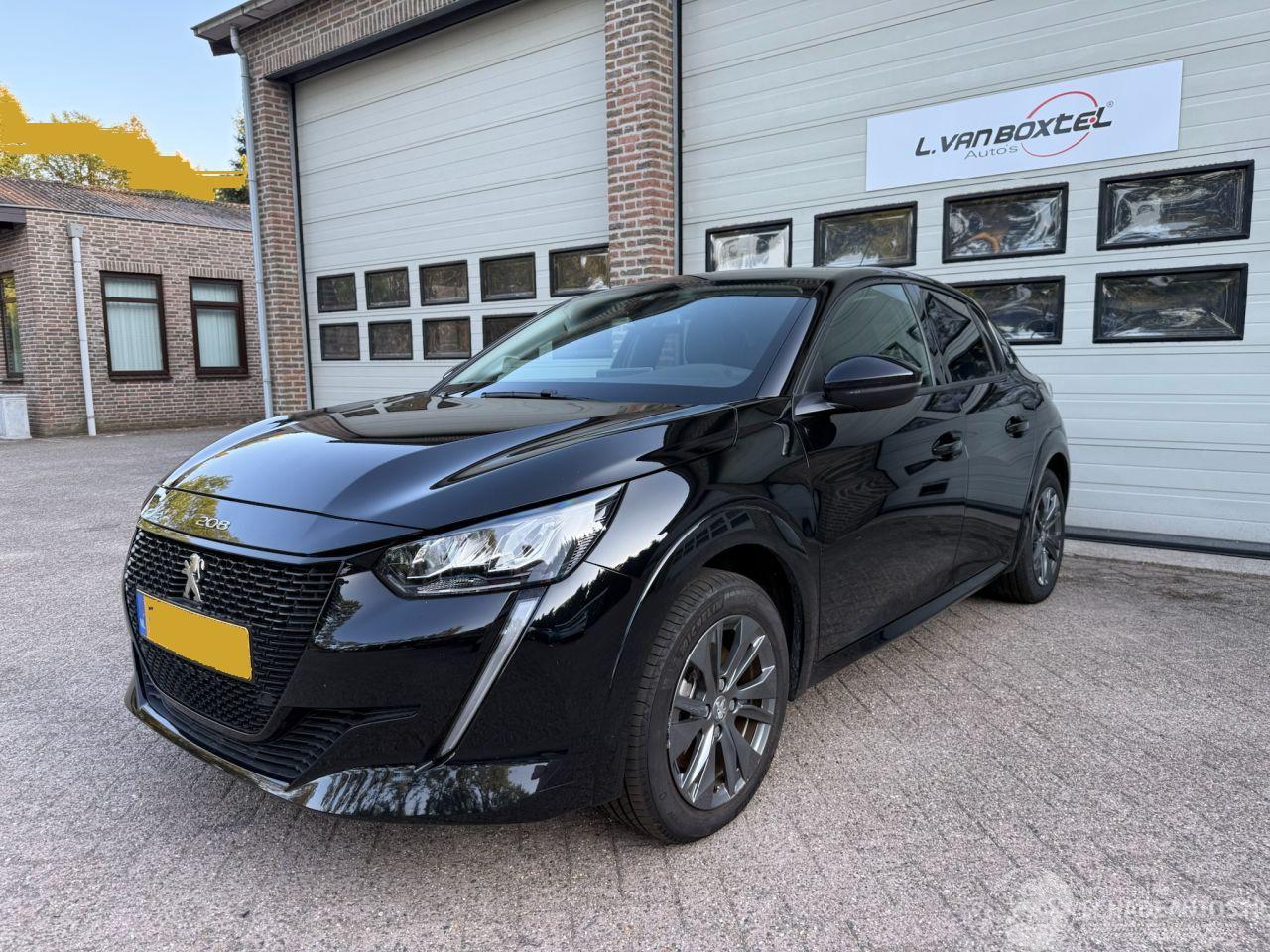 Peugeot e-208 EV Allure Pack 50 kWh Navi Clima NAP !