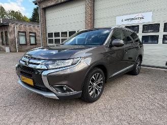 damaged passenger cars Mitsubishi Outlander 2.0 Business Edition Automaat Navi Clima 2016/6