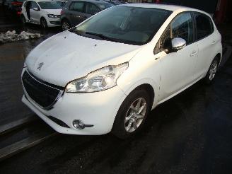 disassembly passenger cars Peugeot 208  2013/1