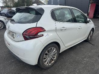 Peugeot 208  picture 5