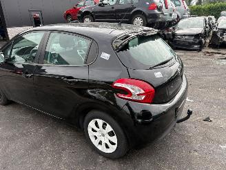 Peugeot 208  picture 3