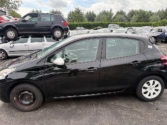 Peugeot 208  picture 2
