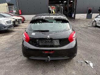 Peugeot 208  picture 4
