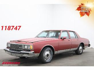 krockskadad bil auto Chevrolet Caprice 5.7 V8 350ci Aut. Airco Elek Ramen BJ 1983. 1983/1