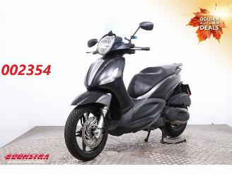 krockskadad bil motor Piaggio Beverly 350 ABS 2016/10