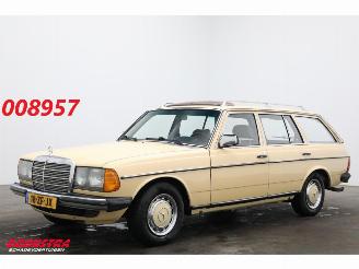 Vaurioauto  passenger cars Mercedes CX-7 300 TD Combi Aut. W123 Radio AHK + extra wielset! 1982/2
