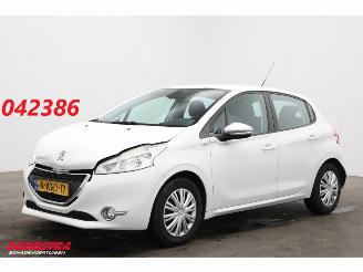 skadebil auto Peugeot 208 1.2 VTi 5-DRS Urban Soul Navi Clima Cruise PDC 2013/6