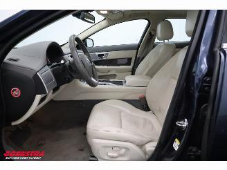 Jaguar XF Sportbrake 3.0D S Aut. Glasdak Navi Leder SHZ picture 13